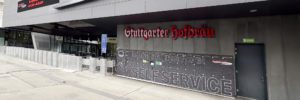 Gepäckaufbewahrungsstation vor der Porsche-Arena und Hanns-Martin-Schleyer-Halle in Stuttgart